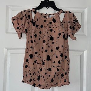 ❤️NEW!!!❤️Top of shoulder.